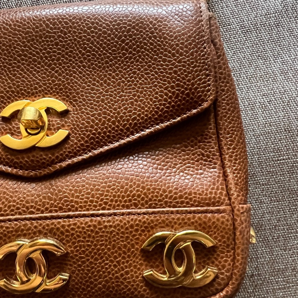 CHANEL Brown Leather Bag with Gold Chain - Picture 3 of 11